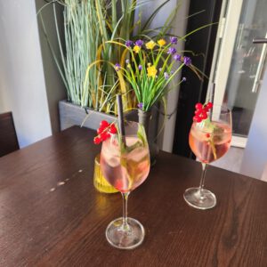 Coctail mit alkohol und alkoholfrei